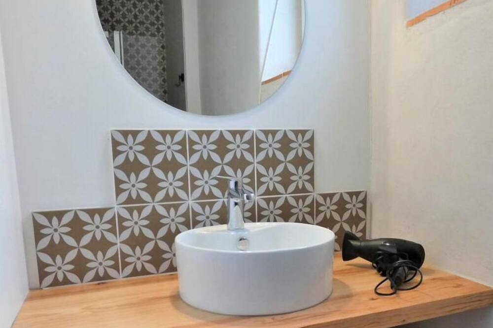 Photo of Bathroom in Pey