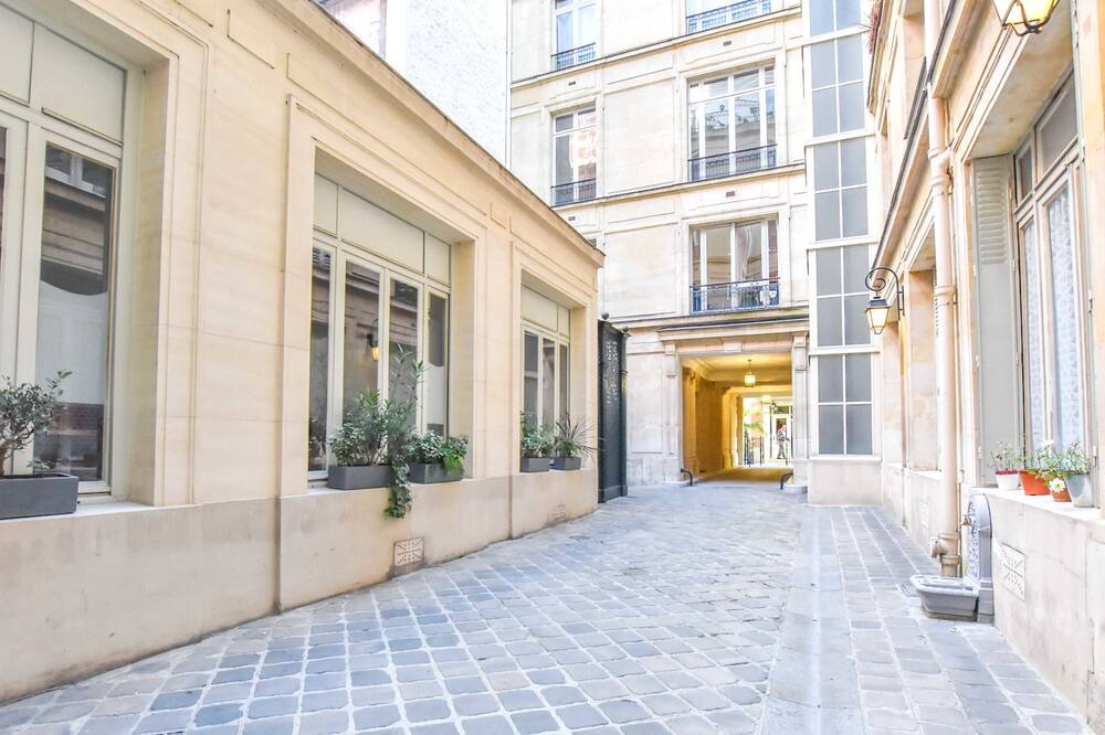 Photo of Outdoor in Champs-Elysees