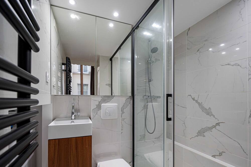 Photo of Bathroom in Quartier du Mail