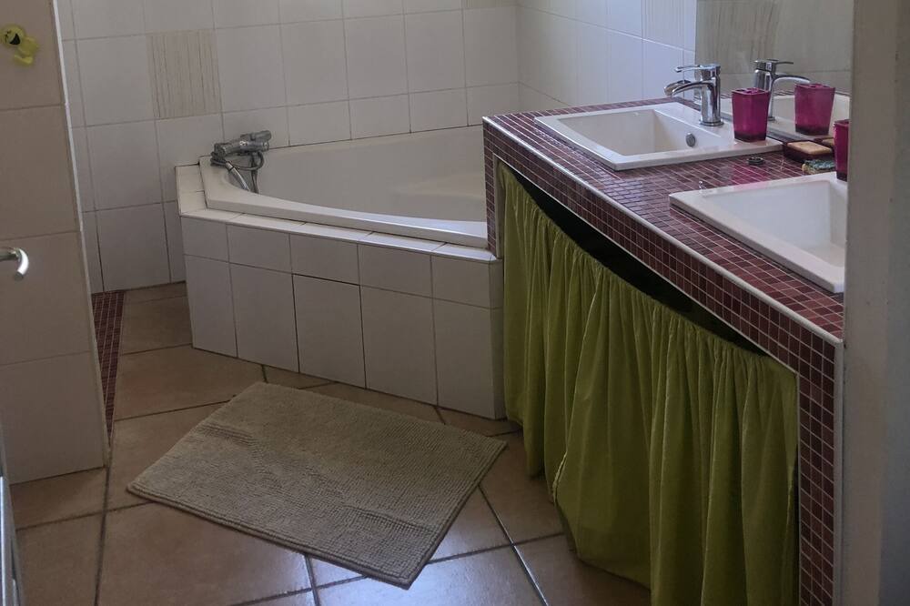Photo of Bathroom in Haute