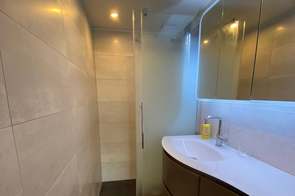 Photo of Bathroom in Pompignan