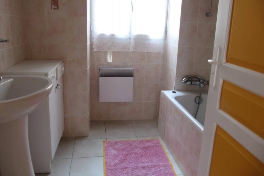 Photo of Bathroom in Civrac-en-Medoc