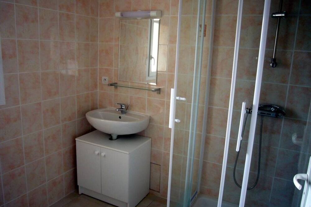 Photo of Bathroom in Civrac-en-Medoc