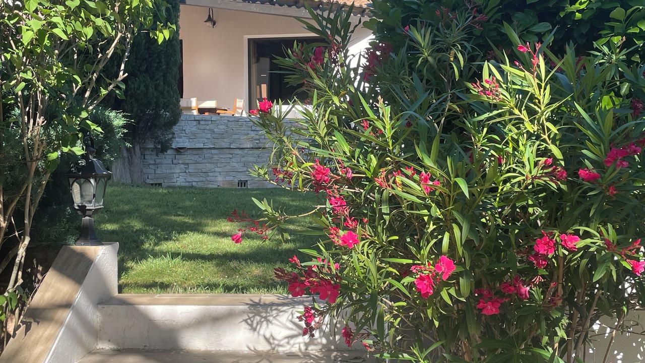 Photo of Outdoor in Chateauneuf-le-Rouge