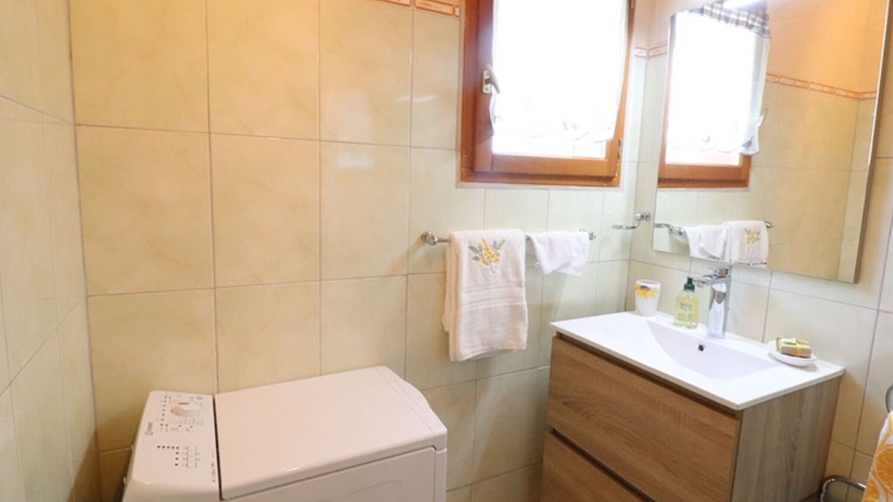 Photo of Bathroom in Siran