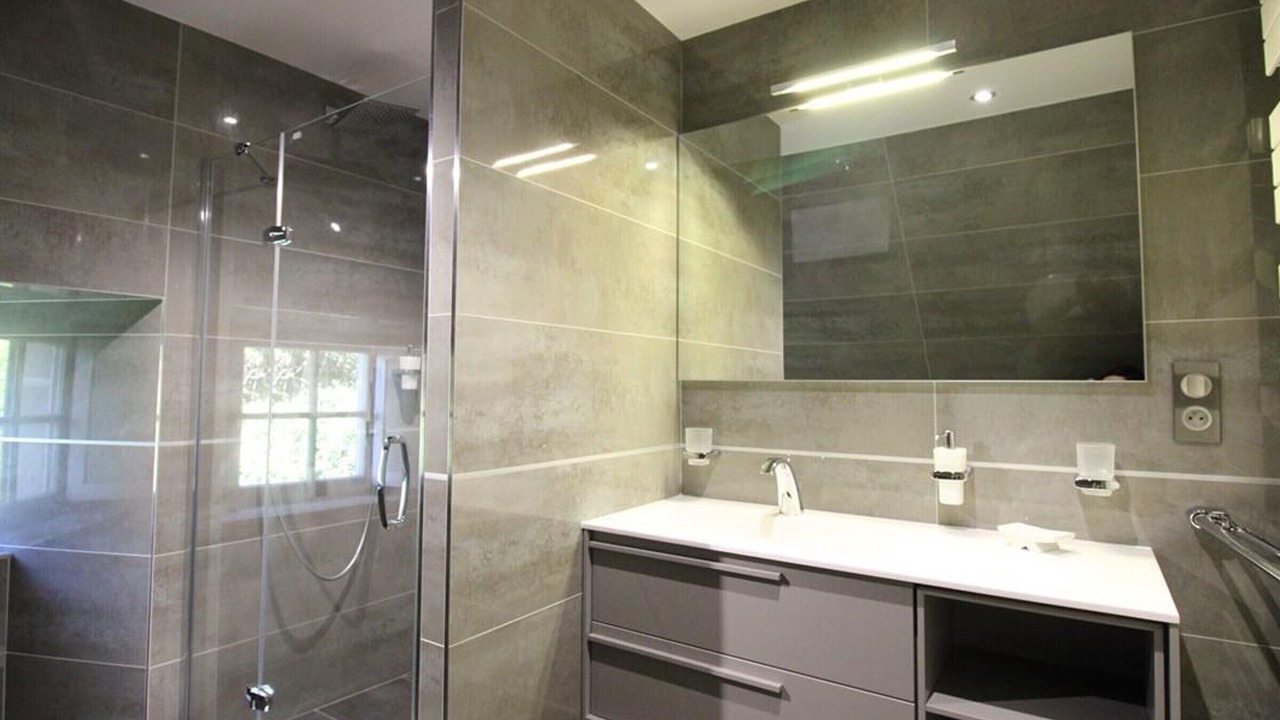 Photo of Bathroom in Les Ternes