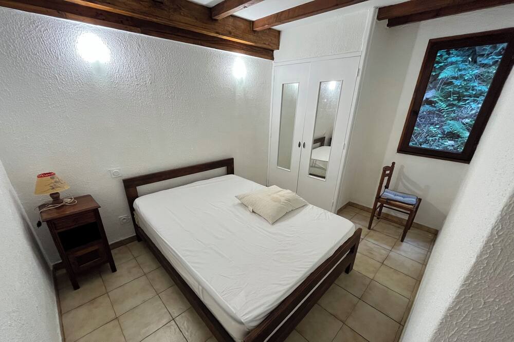 Photo of Bedroom in Nages