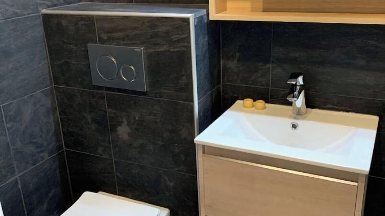 Photo of Bathroom in Peone