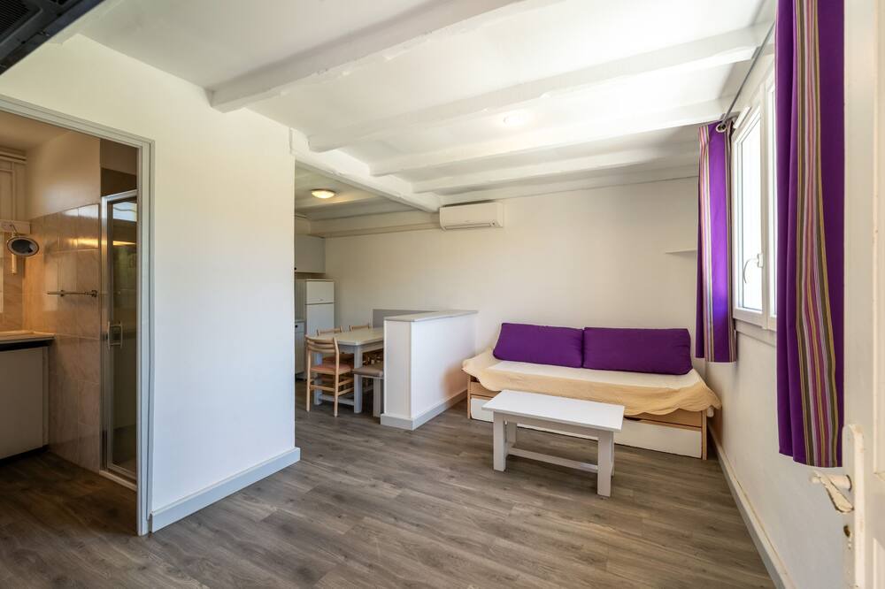 Photo of Bedroom in La Roque-sur-Pernes