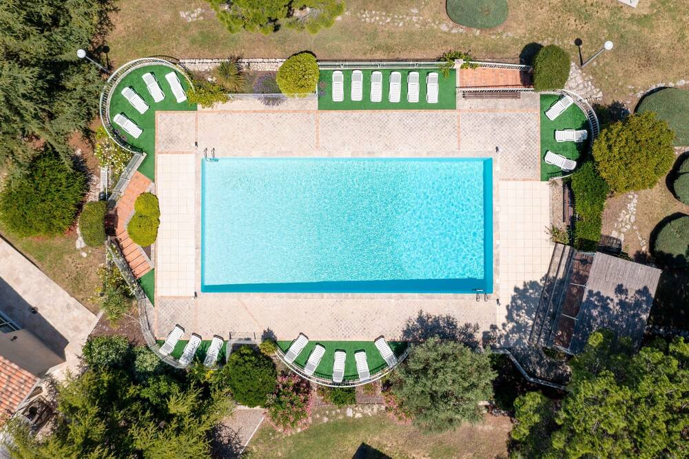 Photo of Outdoor in La Roque-sur-Pernes