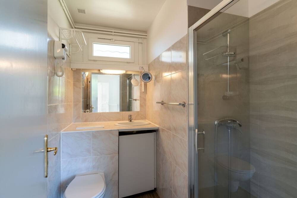 Photo of Bathroom in La Roque-sur-Pernes