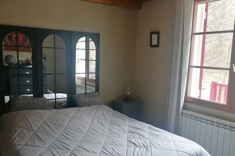 Photo of Bedroom in Esterencuby