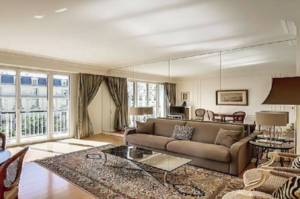 Photo of Livingroom in Champs-Elysees