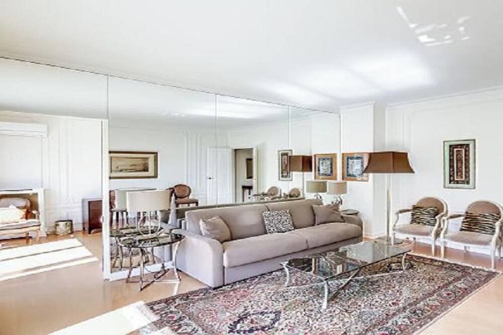 Photo of Livingroom in Champs-Elysees
