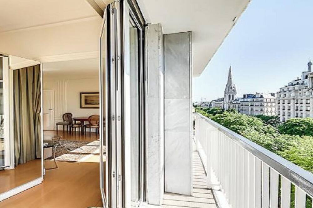 Photo of Bedroom in Champs-Elysees