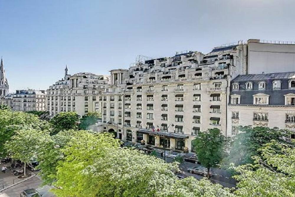 Photo of Outdoor in Champs-Elysees