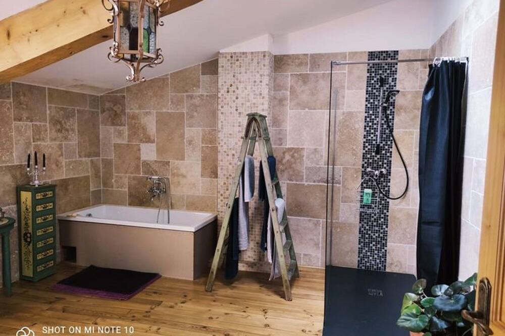 Photo of Bathroom in Rigarda