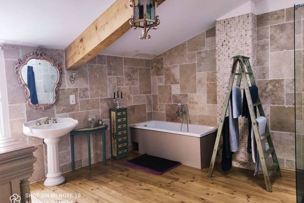 Photo of Bathroom in Rigarda
