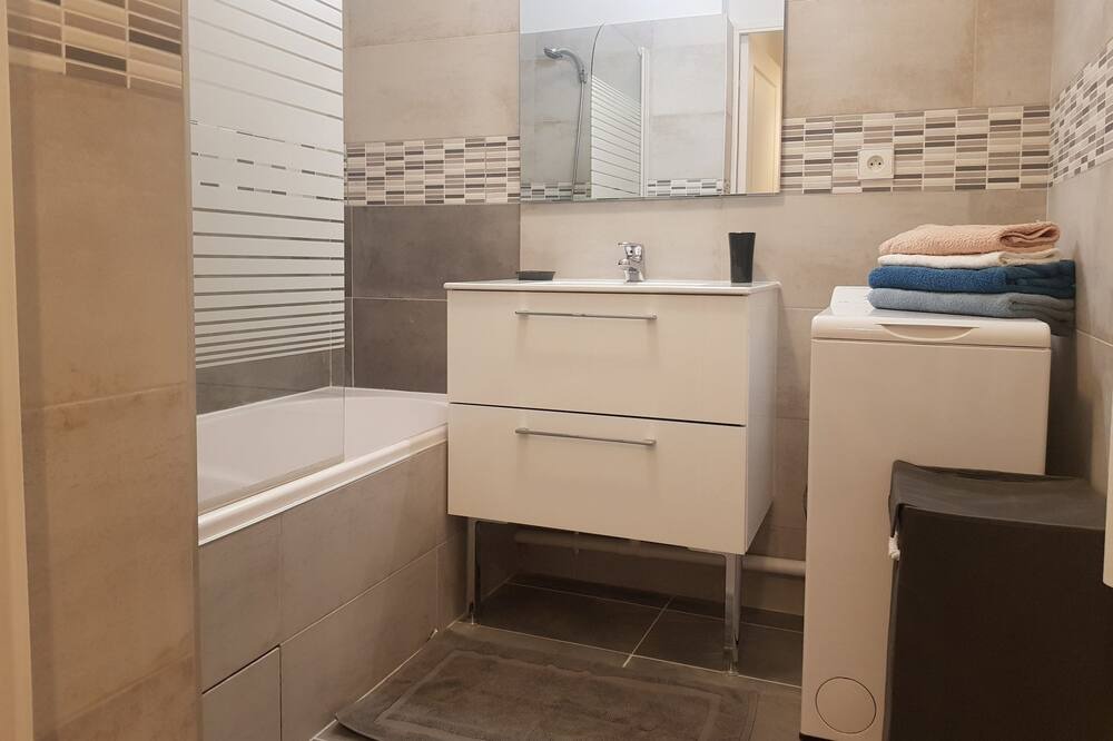 Photo of Bathroom in Jules Ferry - Recamier