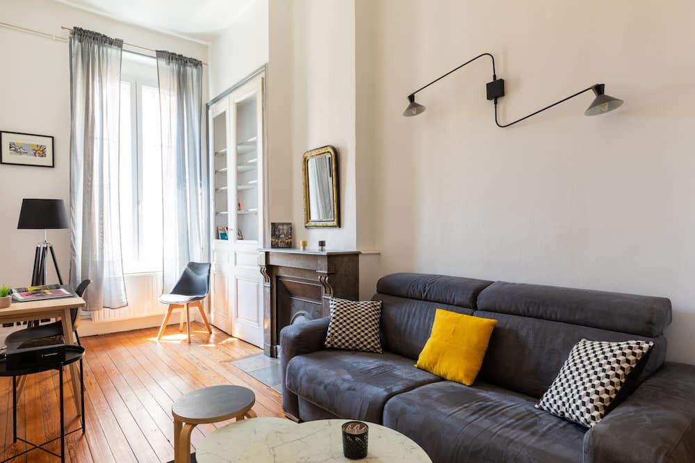 Photo of Livingroom in Jules Ferry - Recamier
