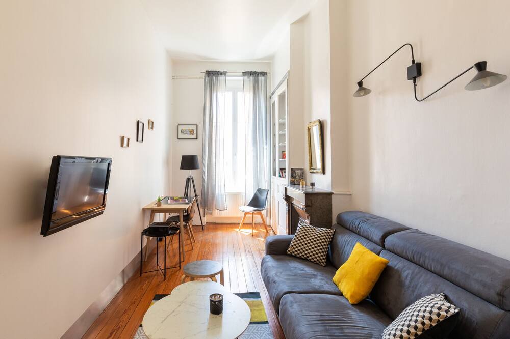 Photo of Livingroom in Jules Ferry - Recamier
