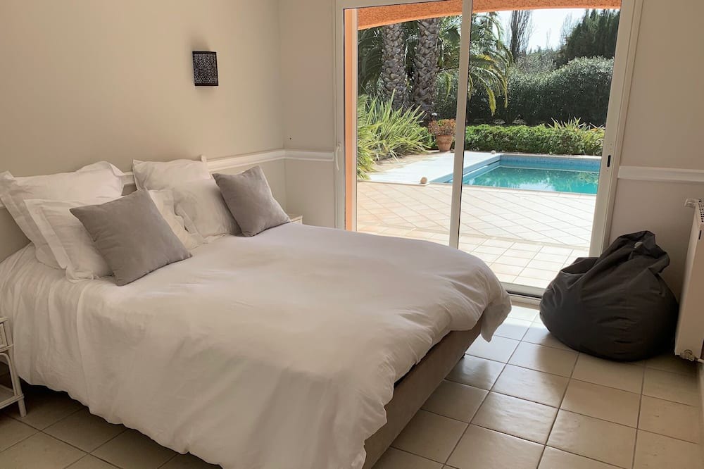 Photo of Bedroom in Saint-Nazaire