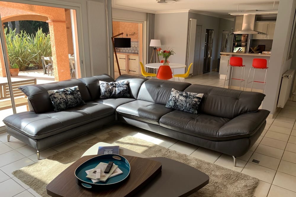 Photo of Livingroom in Saint-Nazaire