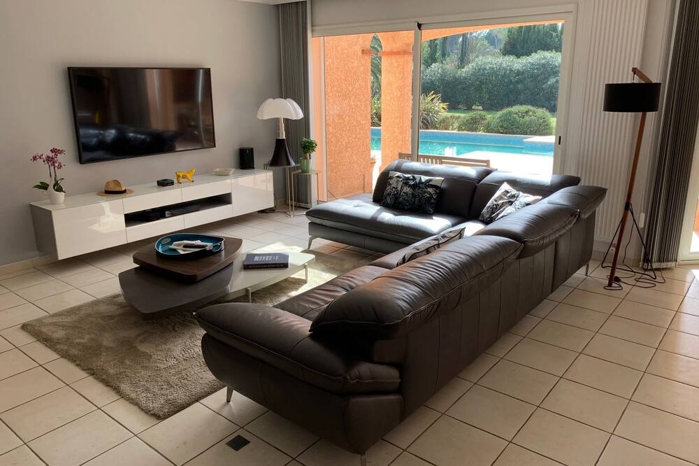 Photo of Livingroom in Saint-Nazaire