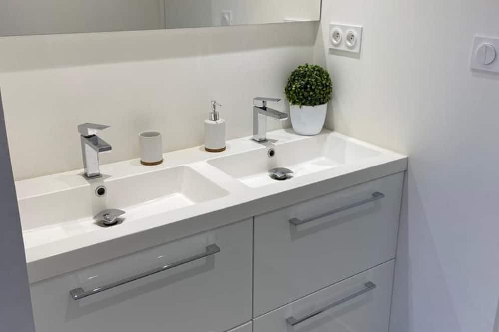 Photo of Bathroom in Quercy Caussadais