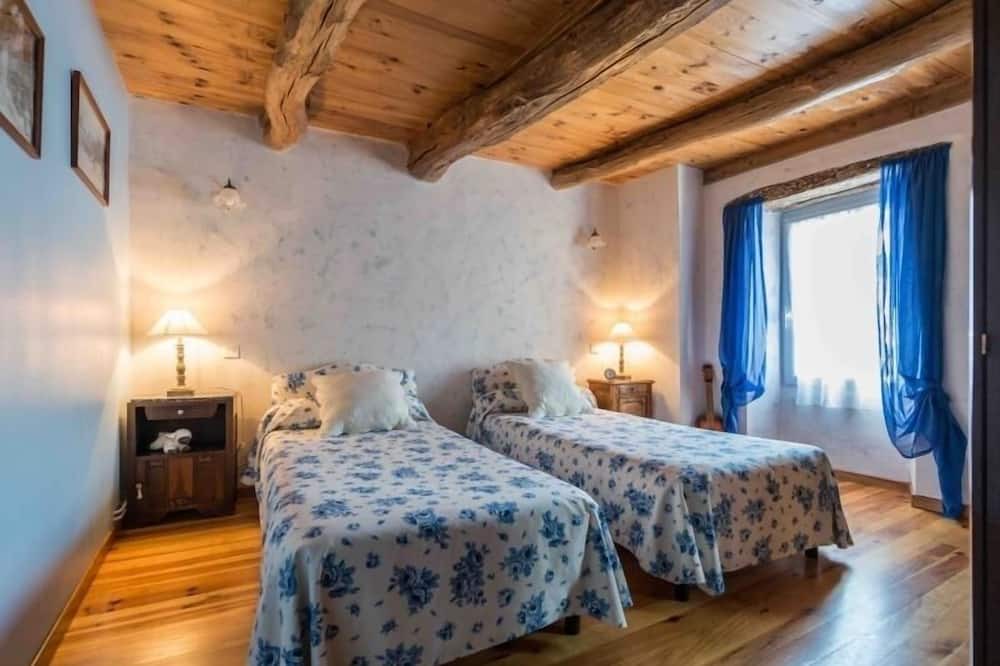 Photo of Bedroom in Castelnau-Pegayrols