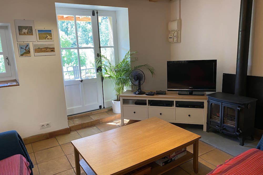 Photo of Livingroom in Saint-Just-et-le-Bezu
