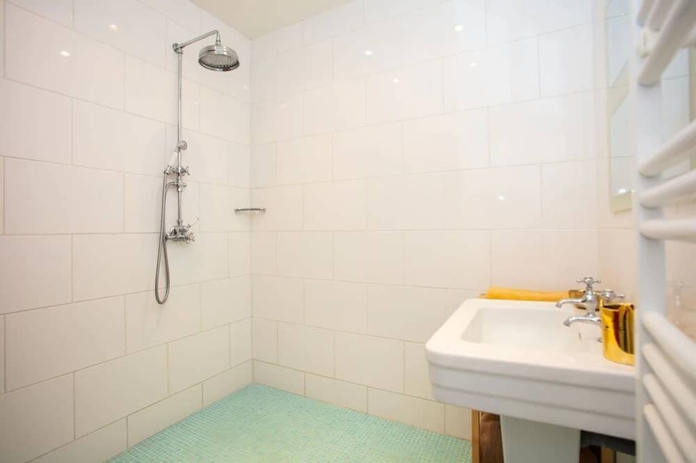 Photo of Bathroom in Beauville