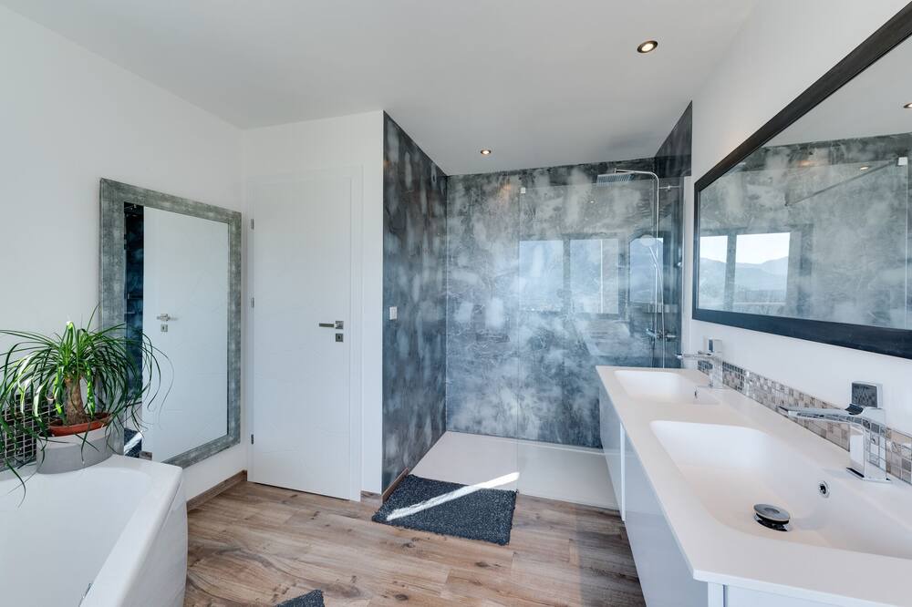 Photo of Bathroom in Lathuile