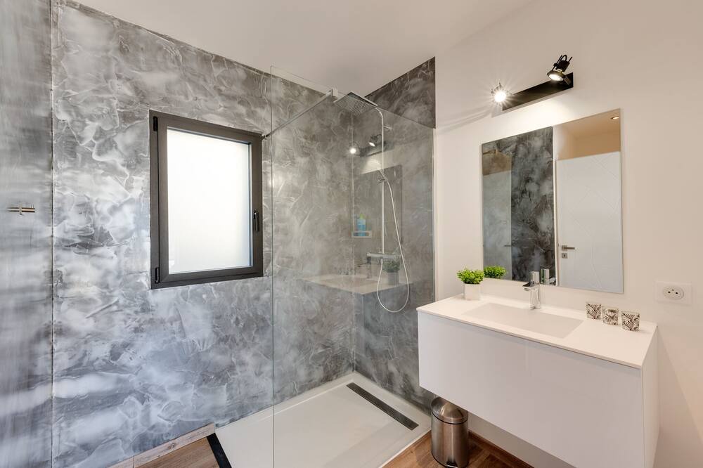Photo of Bathroom in Lathuile