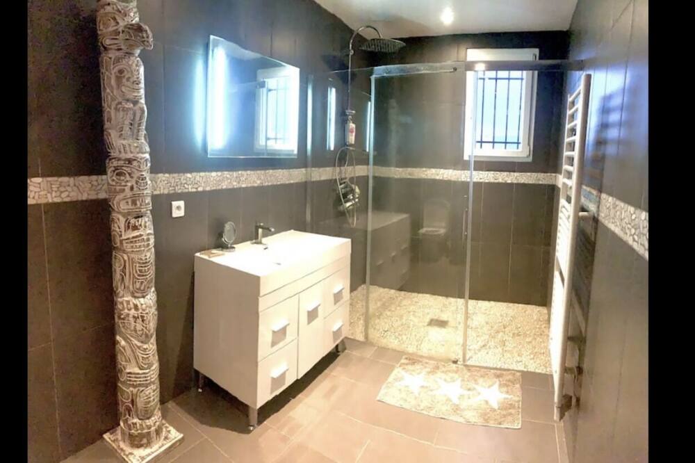 Photo of Bathroom in Charleval