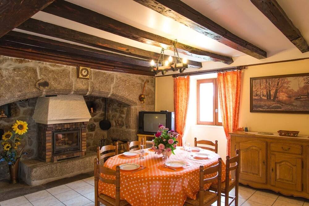 Photo of Livingroom in Le Malzieu-Ville