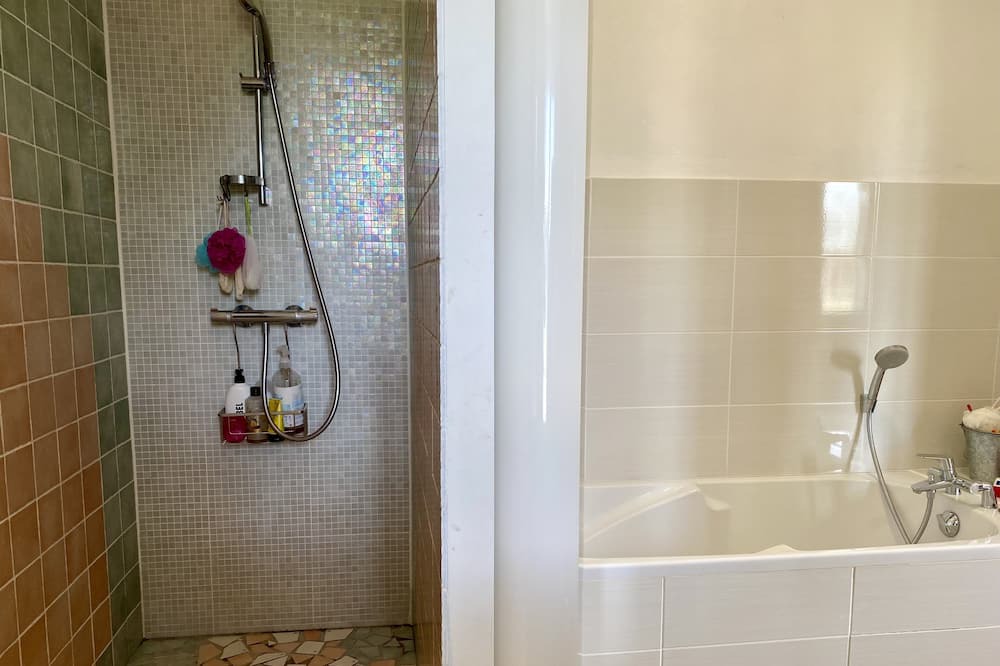 Photo of Bathroom in Gaillan-en-Medoc