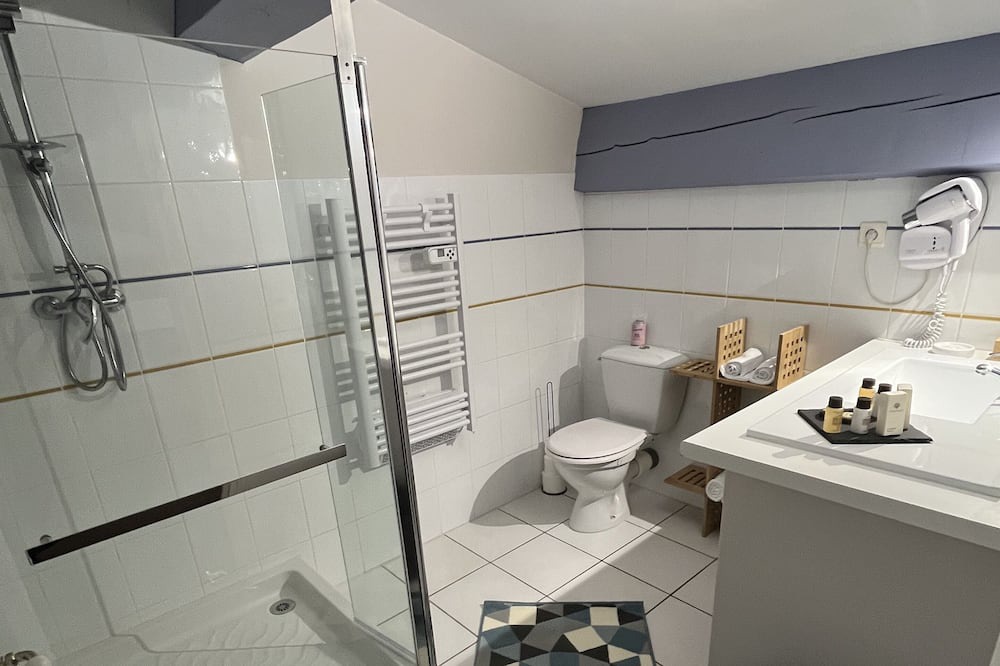 Photo of Bathroom in Villeneuve-la-Riviere