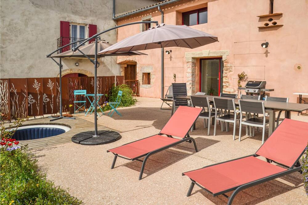 Photo of Patio Balcony in La Vacquerie-et-Saint-Martin-de-Castries