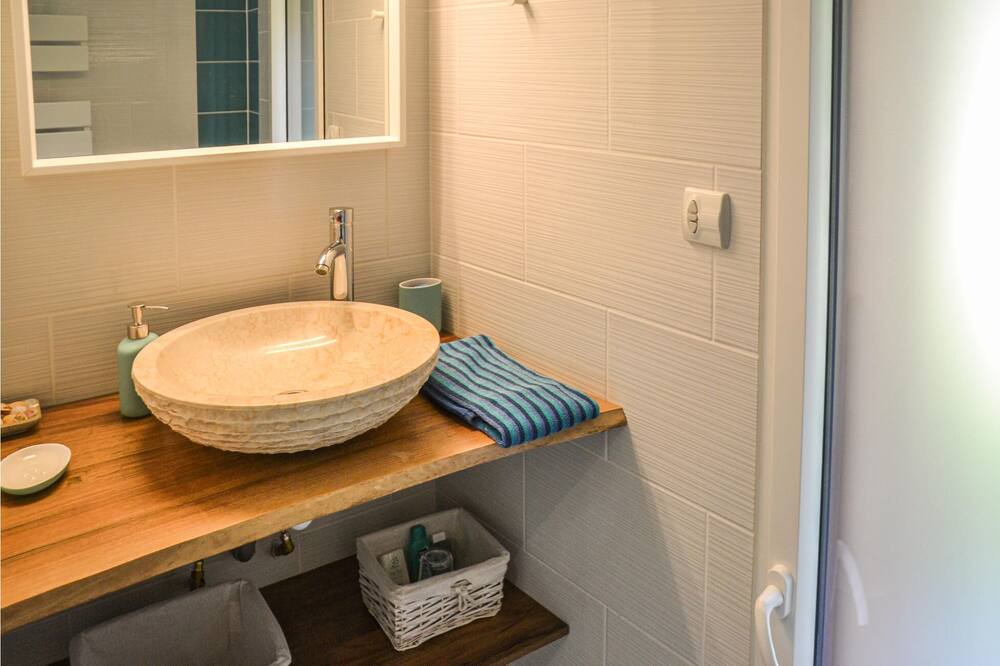 Photo of Bathroom in La Vacquerie-et-Saint-Martin-de-Castries