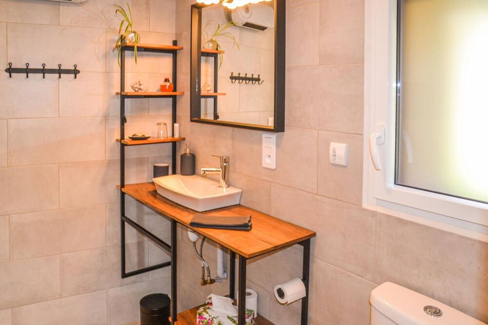 Photo of Bathroom in La Vacquerie-et-Saint-Martin-de-Castries