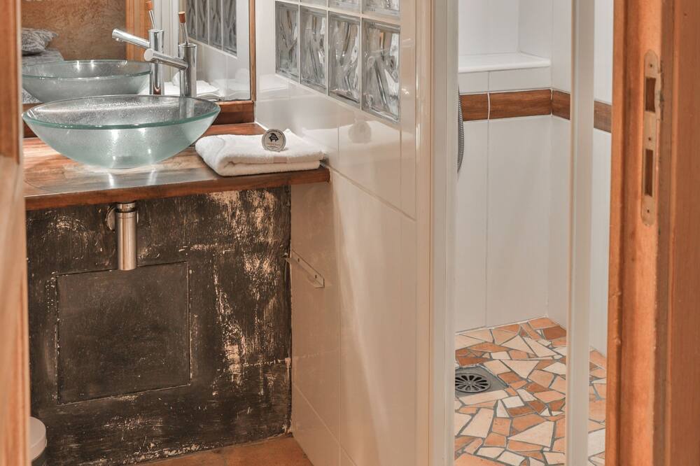 Photo of Bathroom in Saint-Laurent-du-Pape