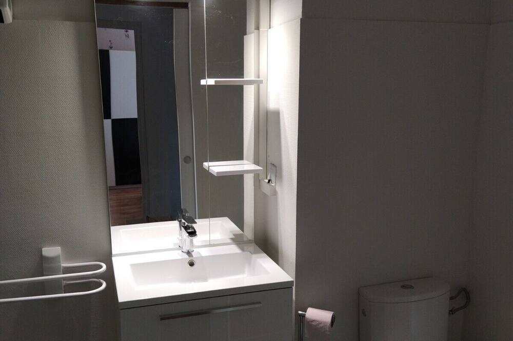 Photo of Bathroom in Millau