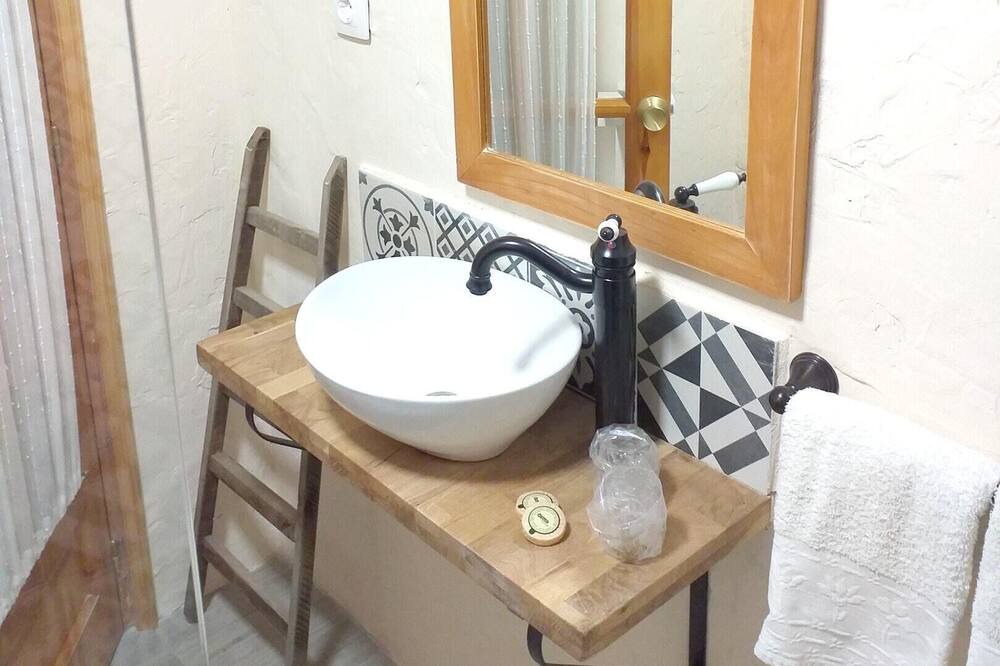 Photo of Bathroom in Ardanue