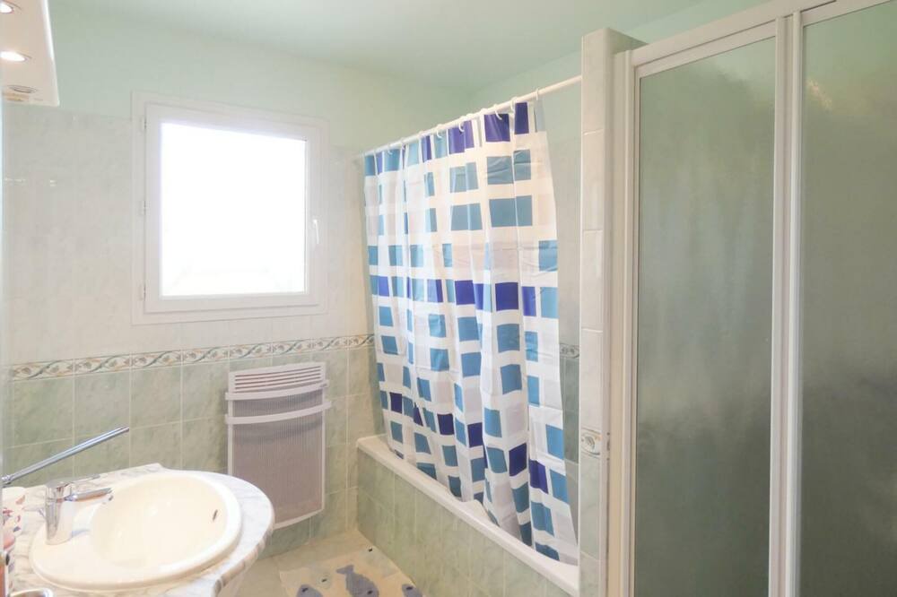 Photo of Bathroom in Saint-Jean-de-Marsacq