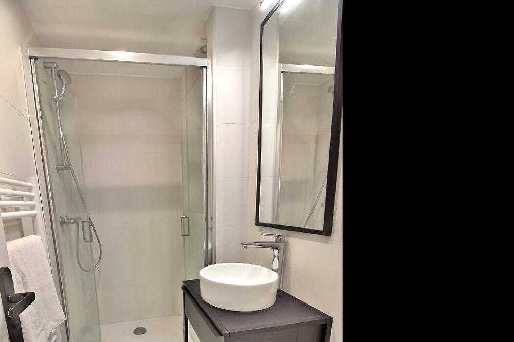 Photo of Bathroom in Quartier du Mail