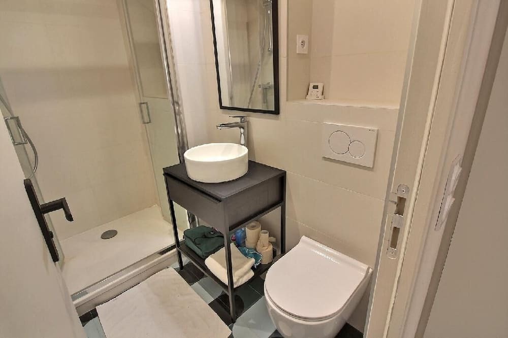 Photo of Bathroom in Quartier du Mail