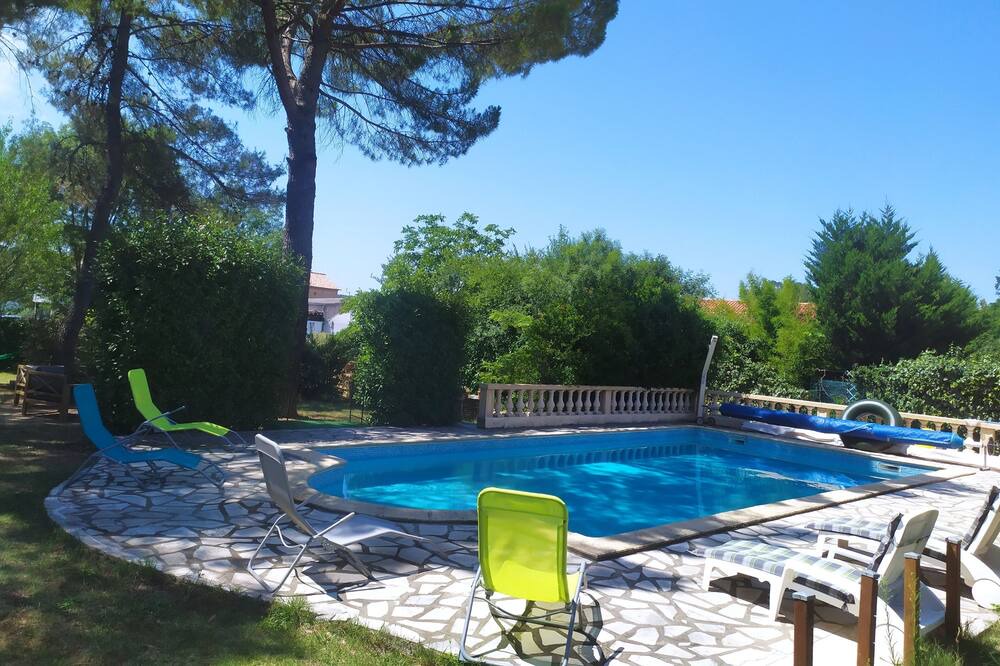 Photo of Outdoor in Saint-Julien-les-Rosiers