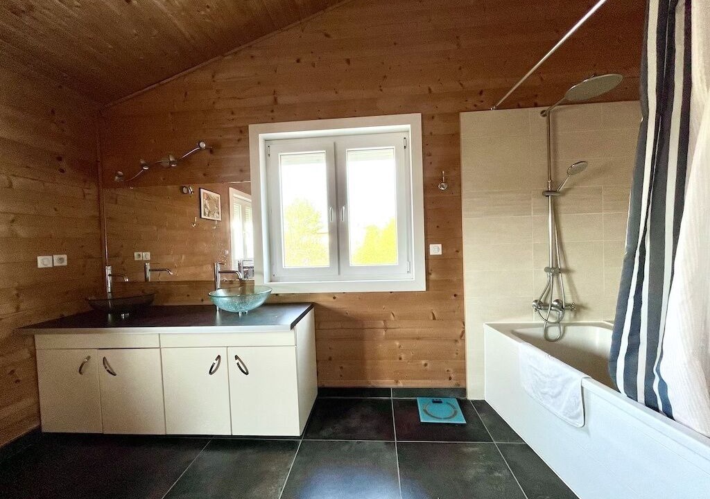 Photo of Bathroom in Teyran