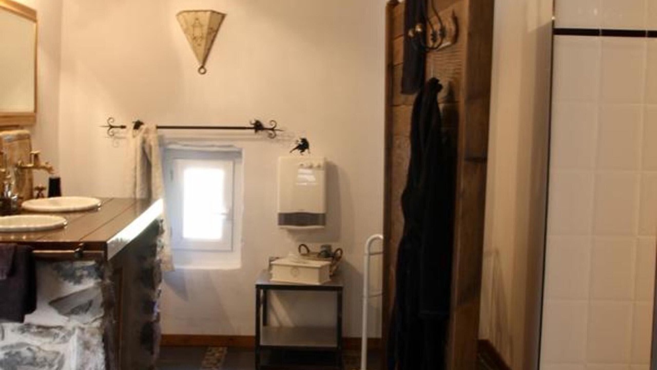 Photo of Bathroom in Saint-Martin-de-Valgalgues